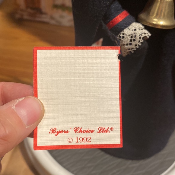 Byers’ Choice Ltd. Woman Bell Ringer With Kettle. - Picture 10 of 17